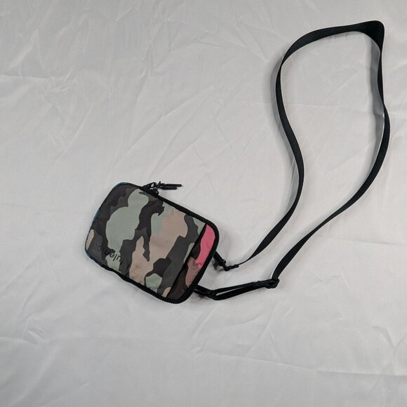 Lululemon Camouflage small crossbody bag - Picture 3 of 10